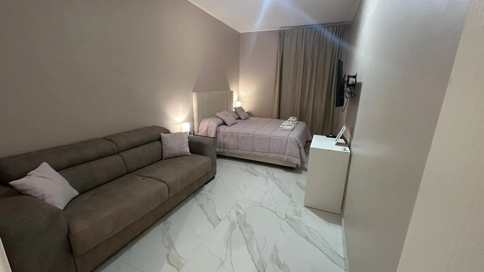 Holiday House Katane Aeroporto di Catania Fontana Rossa Appartamento
